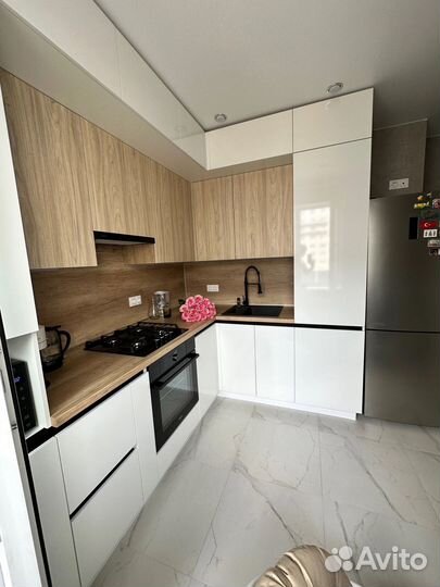 Кухня под потолок из мдф на заказ в Омске