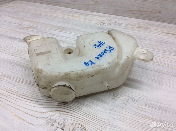 Бачок омывателя заднего стекла задний Mitsubishi