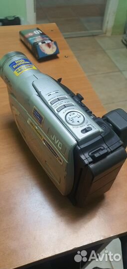 Видеокамера JVC аналоговая