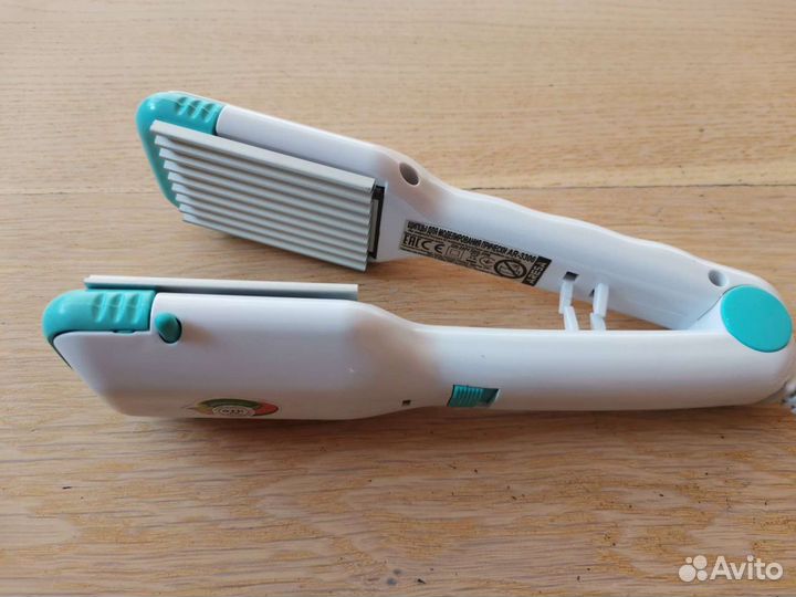 Выпрямитель (утюжок) / гафре для волос