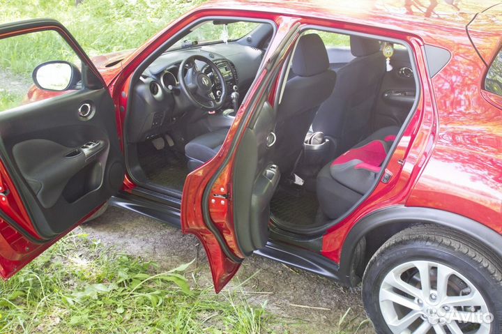 Накладки на пороги Nissan Juke (10+) RA