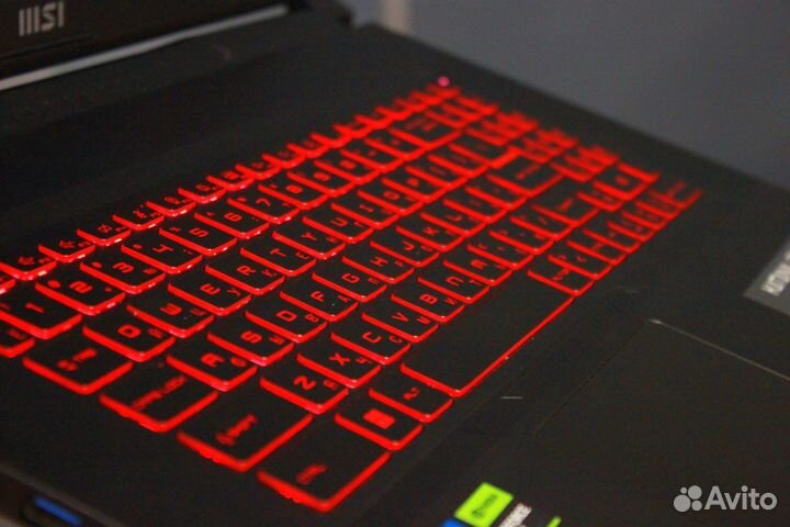 Игровой ноутбук MSI \ Большой экран \ 8 ядер