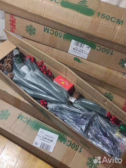 Елка искусственная с гирляндой