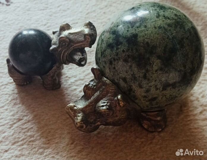 Фигурки, статуэтки из бронзы и змеевика разные
