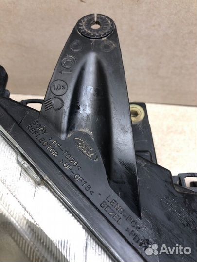 Фара передняя правая Ford Focus 2 5DR хэтчбек 1