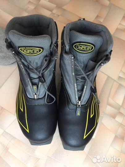 Лыжные ботинки классические