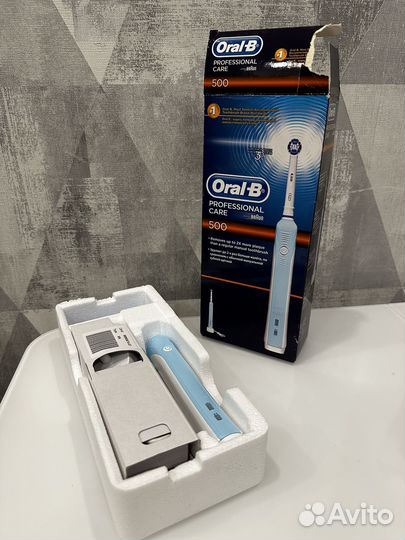Электрическая зубная щетка Oral-b,новая