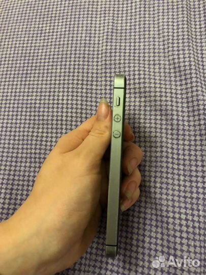 Телефон iPhone 5s