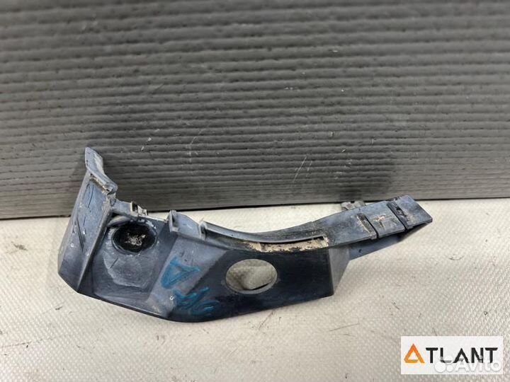 Крепление бампера передняя левая toyota OPA