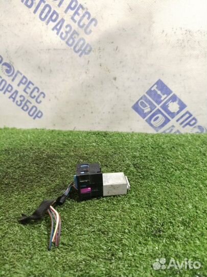 Реле Volkswagen Tiguan кроссовер 1.4 CAV 2009