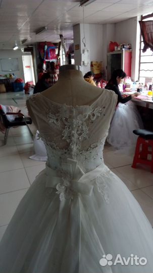 Свадебное платье со шлейфом