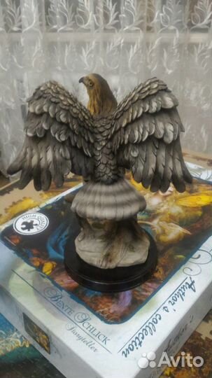 Статуэтка Сокол, E N S