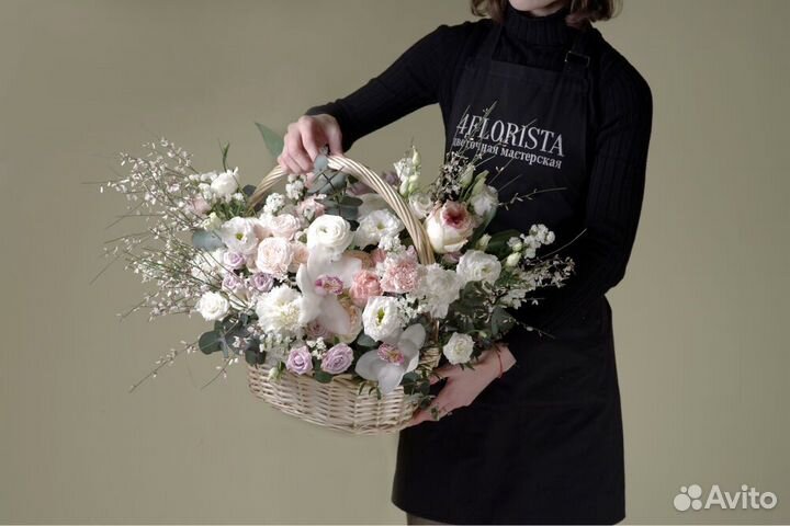 Цветочные композиции в корзинах и букеты. Доставка
