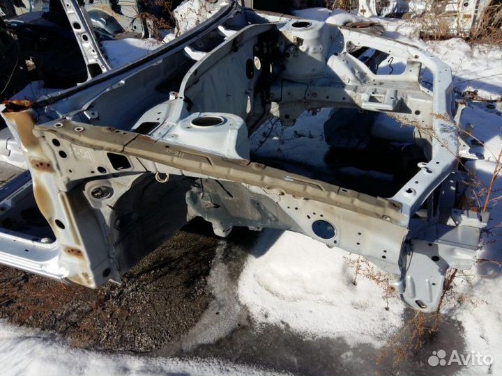 Порог кузова передний правый Toyota Carina AT211