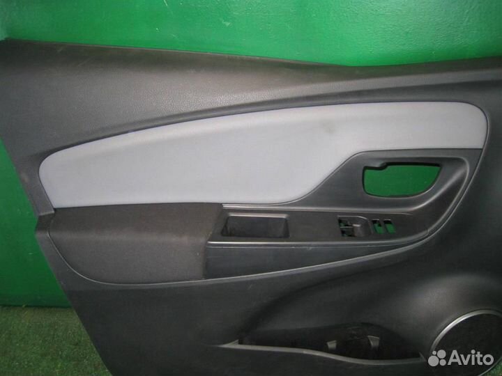 Обшивки дверей комплект Toyota Yaris P13 2015