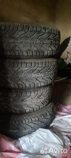 Alaska 260 215/60 R17 29H