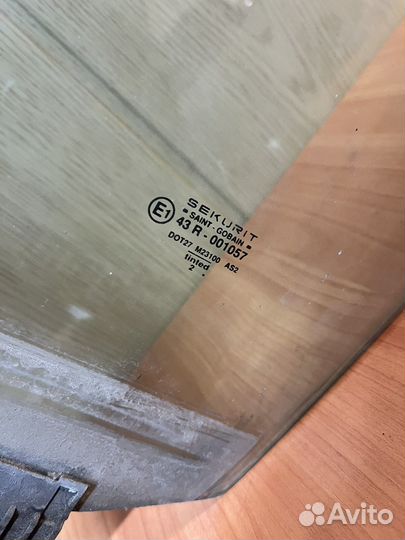 Стекло передней левой двери Ford Scorpio 1