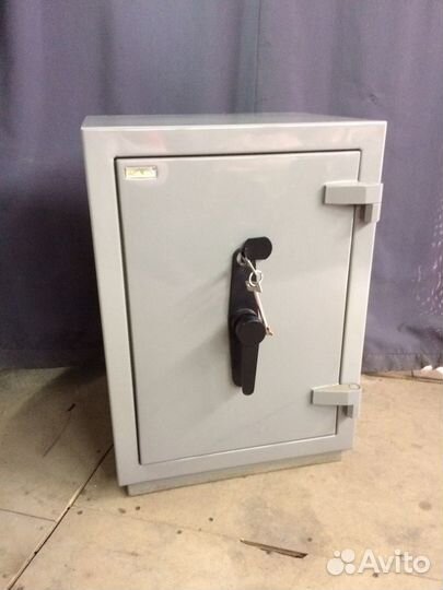 Сейф несгораемый