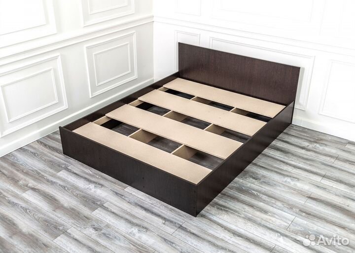 Кровать с матрасом