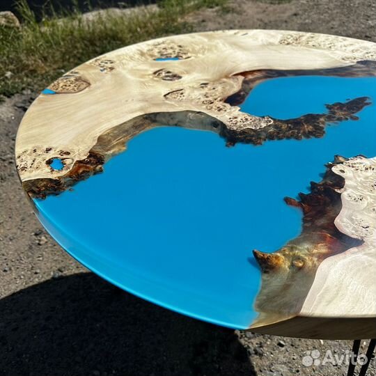 Стол из эпоксидной смолы 90 см