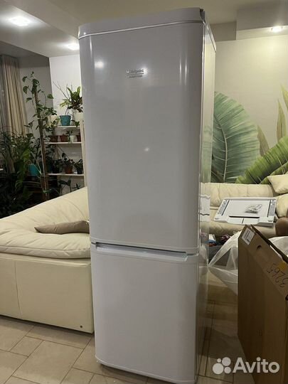 Холодильник Hotpoint-Ariston бу