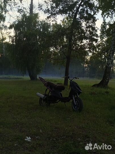 Продам скутер,на бодром ходу с документами