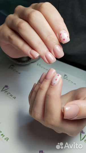 Маникюр с покрытием гель-лаком