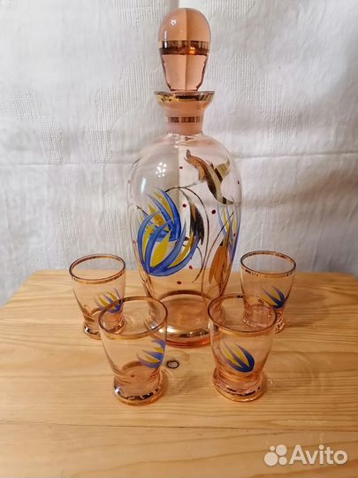 Графин, рюмки, стопки
