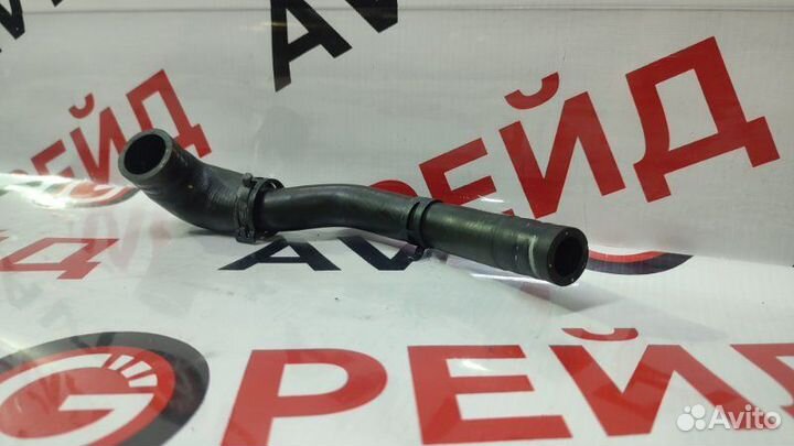 Патрубок системы охлаждения Volkswagen Passat 3C5