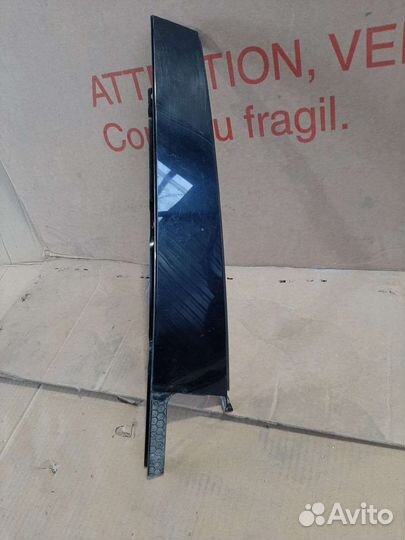 Накладка двери задней правой Skoda Octavia a7