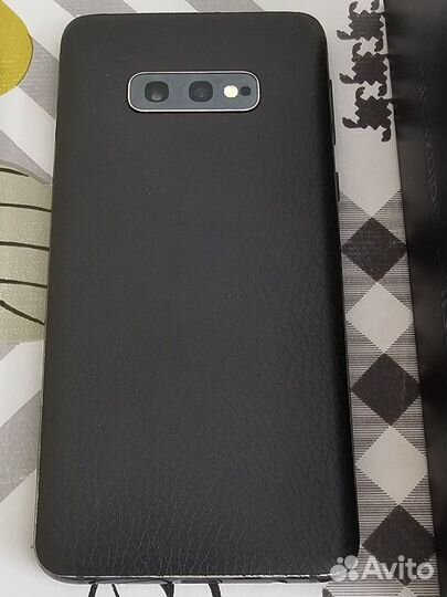 Samsung Galaxy S10e, 6/128 ГБ