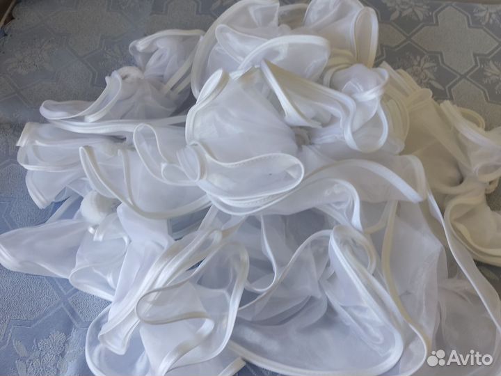 Белые банты на резинках