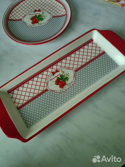 Набор посуды: салфетница, блюдо, тарелка