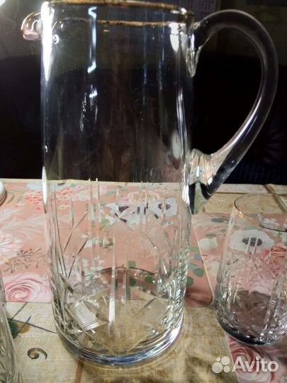 Хрустальный кувшин со стаканами
