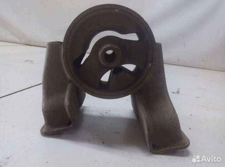 Hyundai Elantra IV опора двигателя задняя