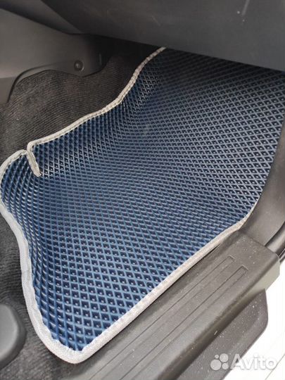 Автоковрики EVA на Mitsubishi Pajero Sport 3