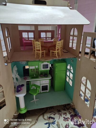 Кукольный домик с мебелью