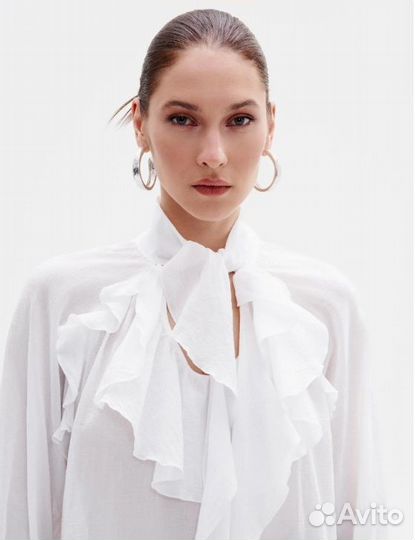 Блуза белая с воланами хs (хлопок )