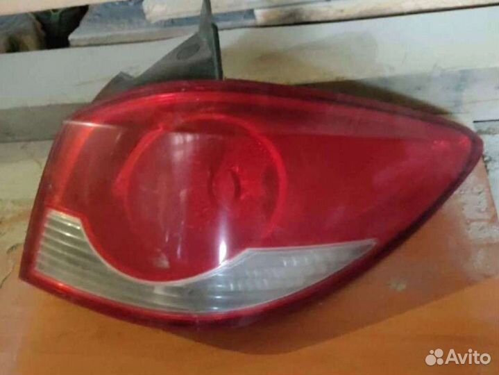 Продаю задний правый фонарь Шевроле круз Хетчбек