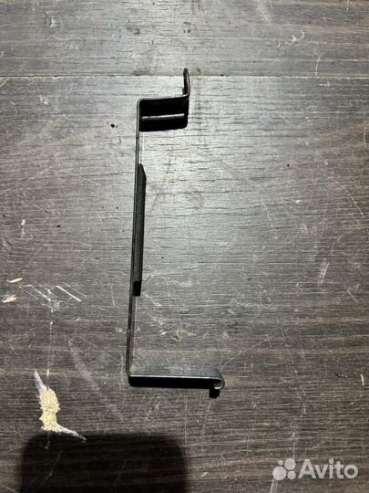 Кронштейн аккумулятора Harley-Davidson XL883 12г