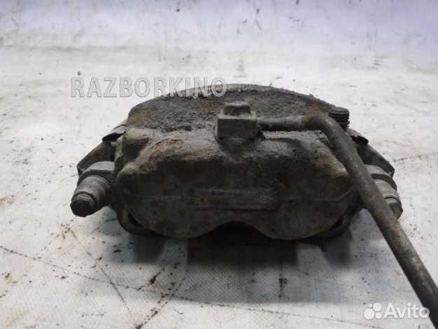 Суппорт передний правый Dodge Durango 2