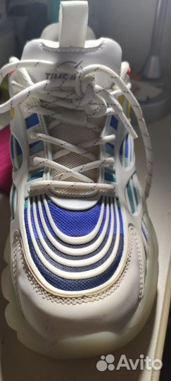 Кроссовки женские