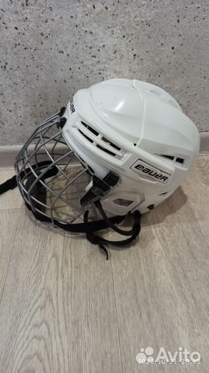 Хоккейный шлем