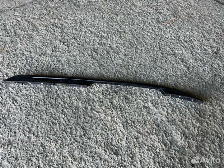 Рейлинг (планка на крышу) правый Renault Duster