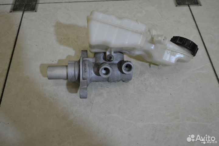 Главный тормозной цилиндр Ford Focus 3