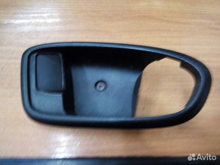 Накладка ручки внутренней передняя правая Ford
