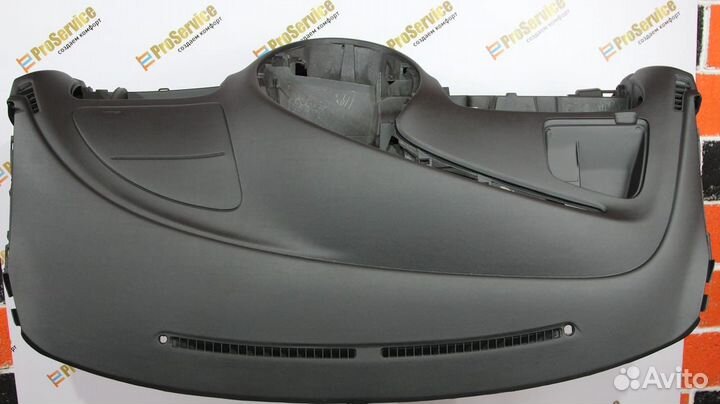 Торпедо Toyota Previa панель приборов