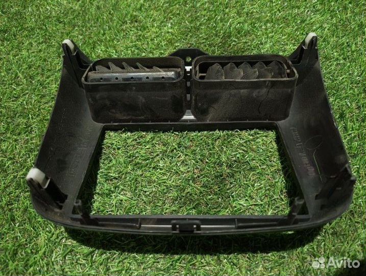 Консоль магнитофона передний Chevrolet Cruze HR