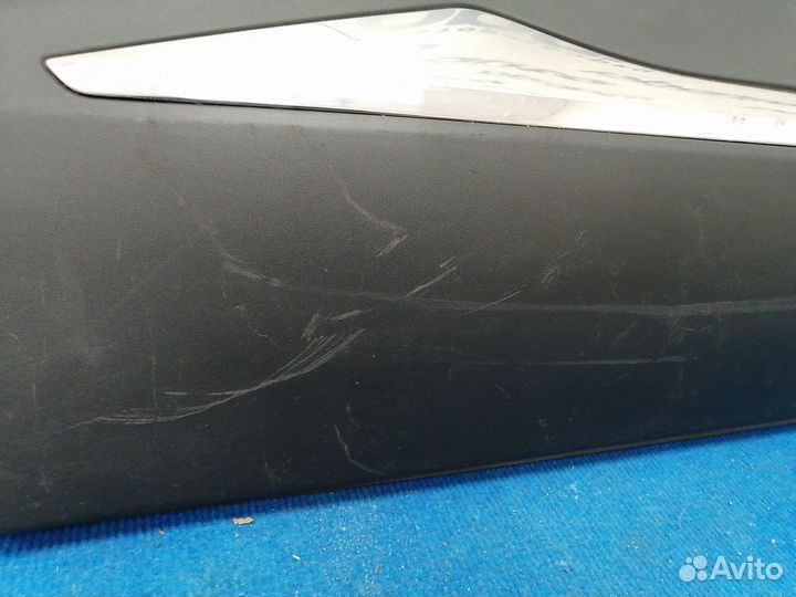 Накладка на дверь задняя правая 828209822R Renault