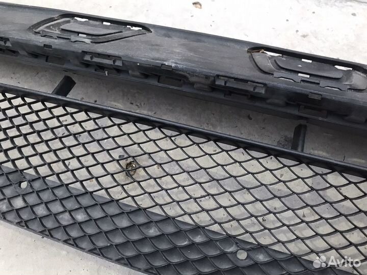 Решетка переднего бампера Mercedes X253